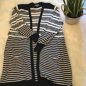 ✨Beautiful black and white stripped cardigan